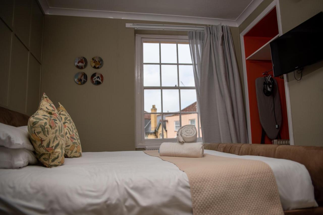 橡树别墅酒店 埃克斯布里奇 外观 照片 A room at the hotel