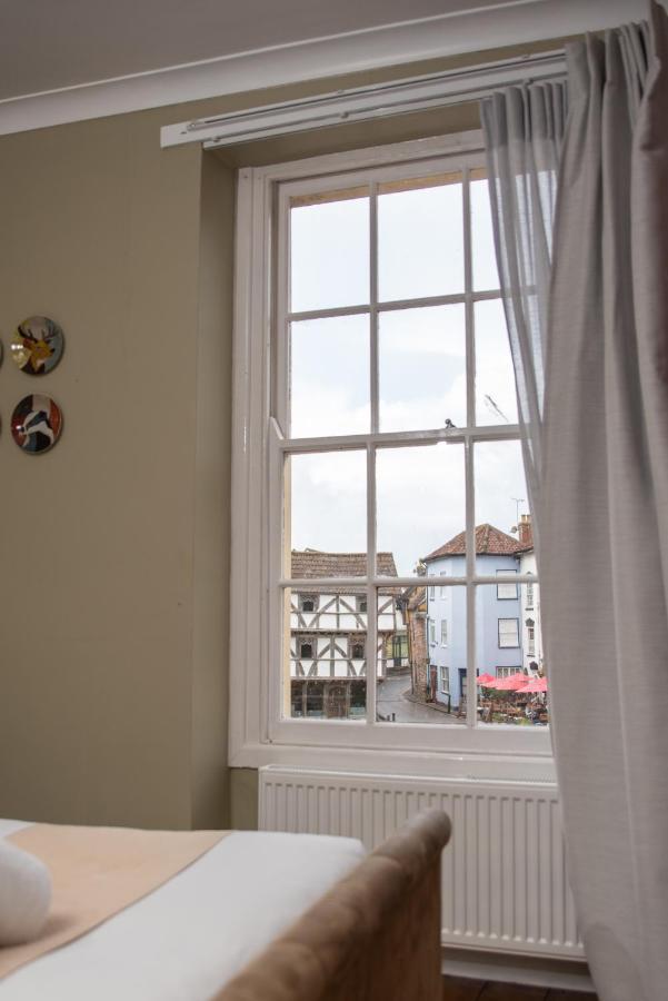 橡树别墅酒店 埃克斯布里奇 外观 照片 A window in the UK