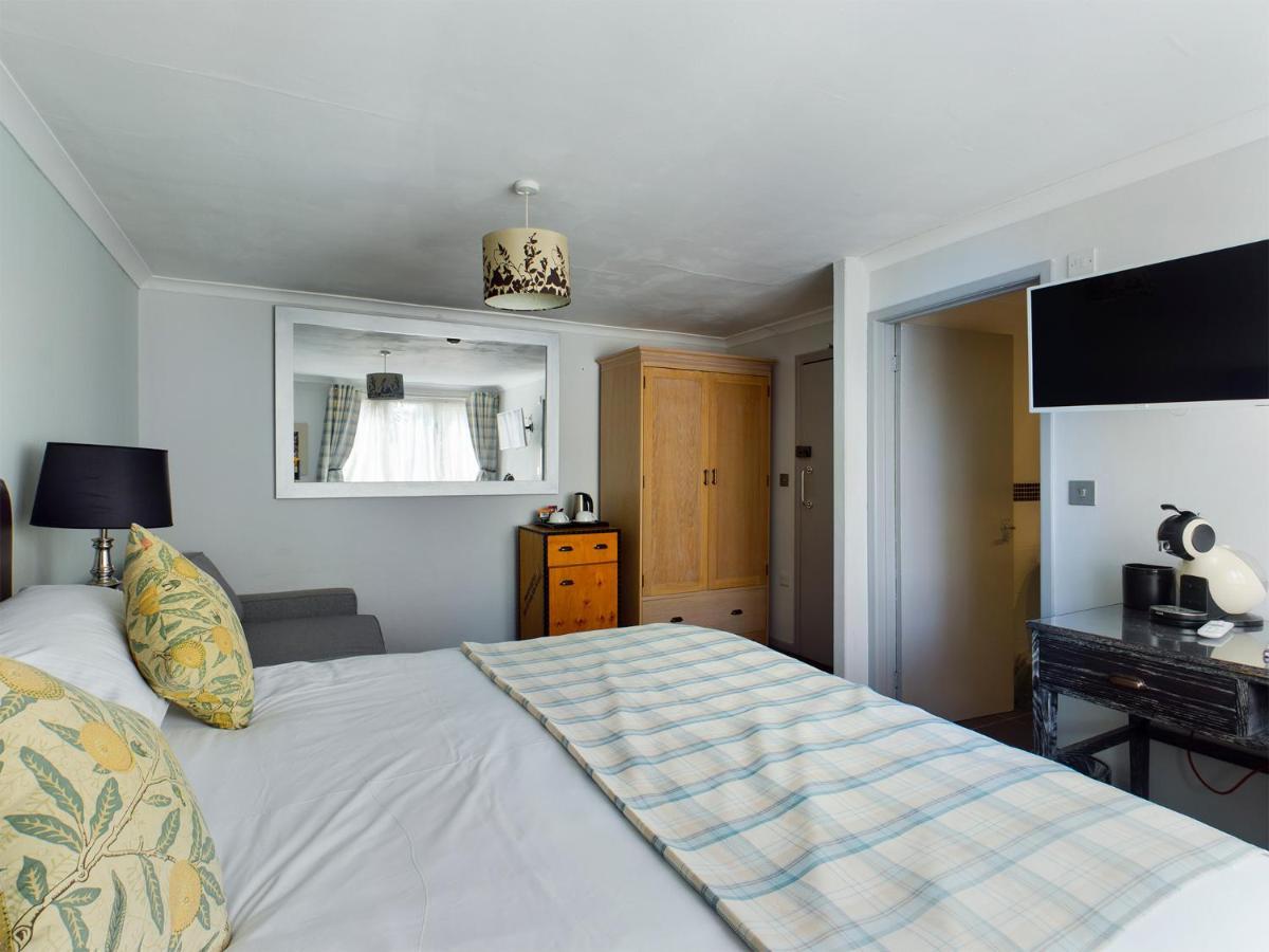 橡树别墅酒店 埃克斯布里奇 外观 照片 A bedroom at the hotel