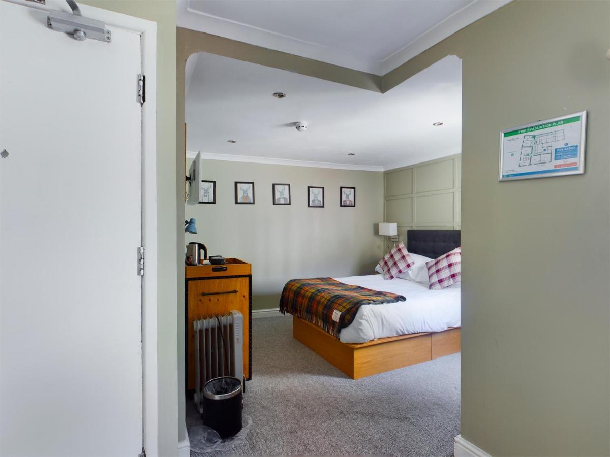 橡树别墅酒店 埃克斯布里奇 外观 照片 A bedroom at the hotel